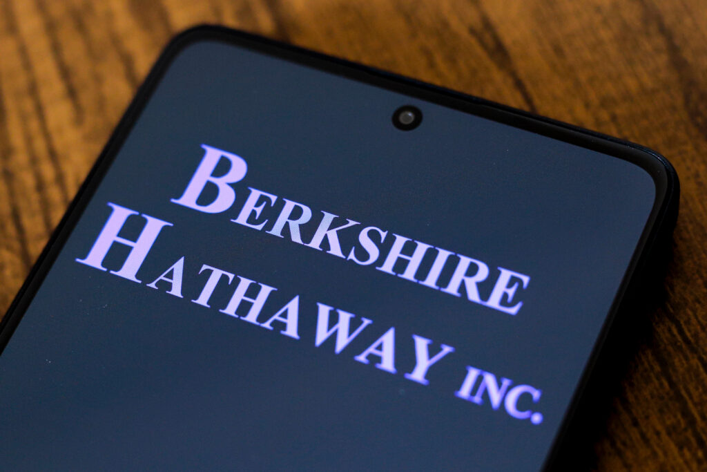 September 2 2024 Paraguay In this photo illustration the Berkshire Hathaway logo is displayed on a smartphone screen - Trade Info Warren Buffett, Berkshire Hathaway