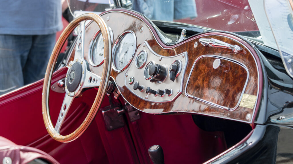 Round steering wheel from a veteran car - Trade Info veterány, investície