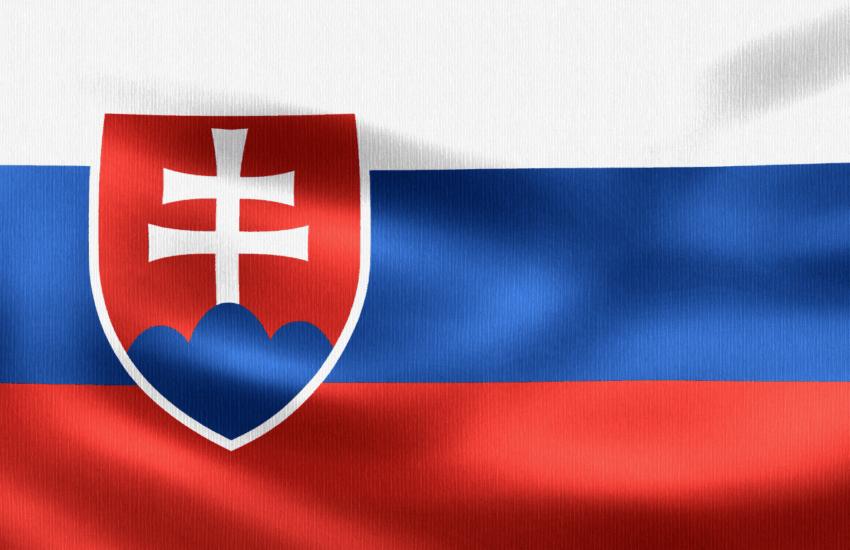 slovenská vlajka. Zdroj: Canva
